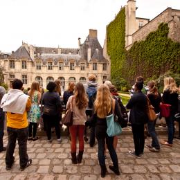 Hotel de Sully