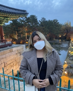 Isabella Newman outside during her Yonsei University Exchange.